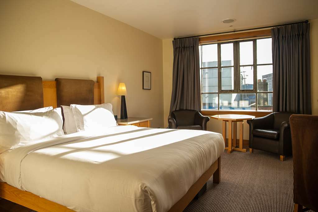 The Clarence Hotel Dublin Room photo